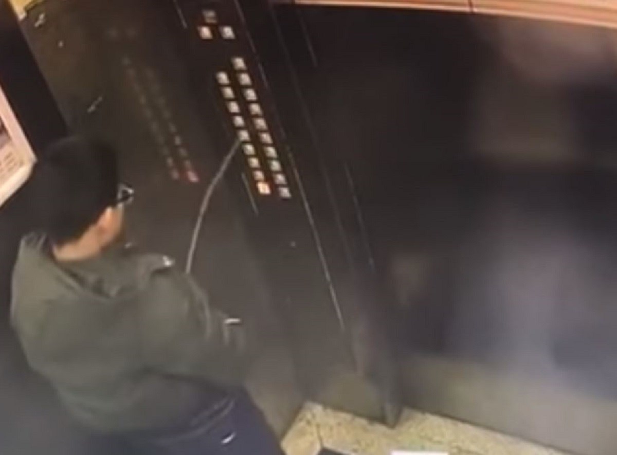 VIDEO Dječak se popišao po tipkama u liftu pa dobio što je zaslužio