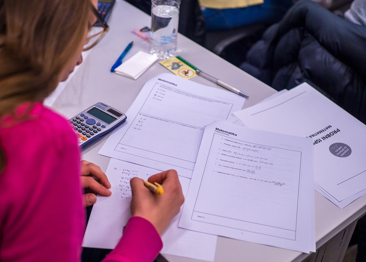 PROBNA MATURA Maturanti sve lošiji u matematici, najbolje rezultate postigli u engleskom
