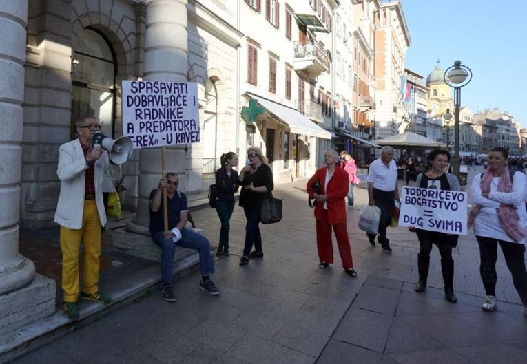 FOTO Prosvjed protiv spašavanja Todorića: "Predatora u kavez"