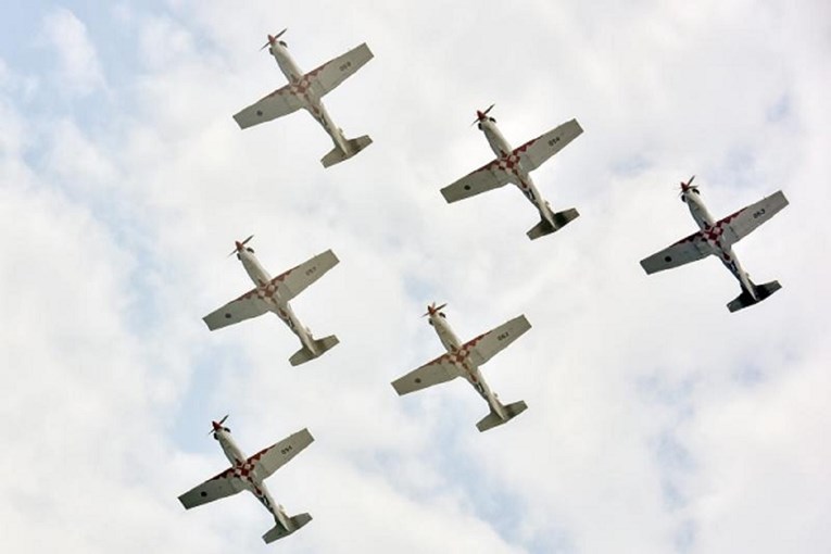 FOTO KRILA OLUJE Pogledajte kako su izgledale letačke akrobacije iznad Zadra