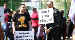 FOTO U Zagrebu prosvjedi protiv cijepljenja djece: "Mama i tata odlučuju"