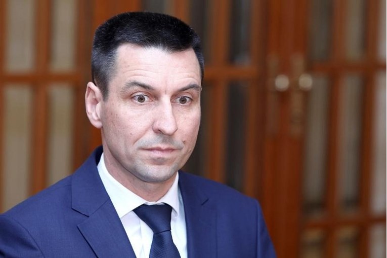 VIDEO Ilčić podnio ostavku, nahvalio Stiera i popljuvao HDZ