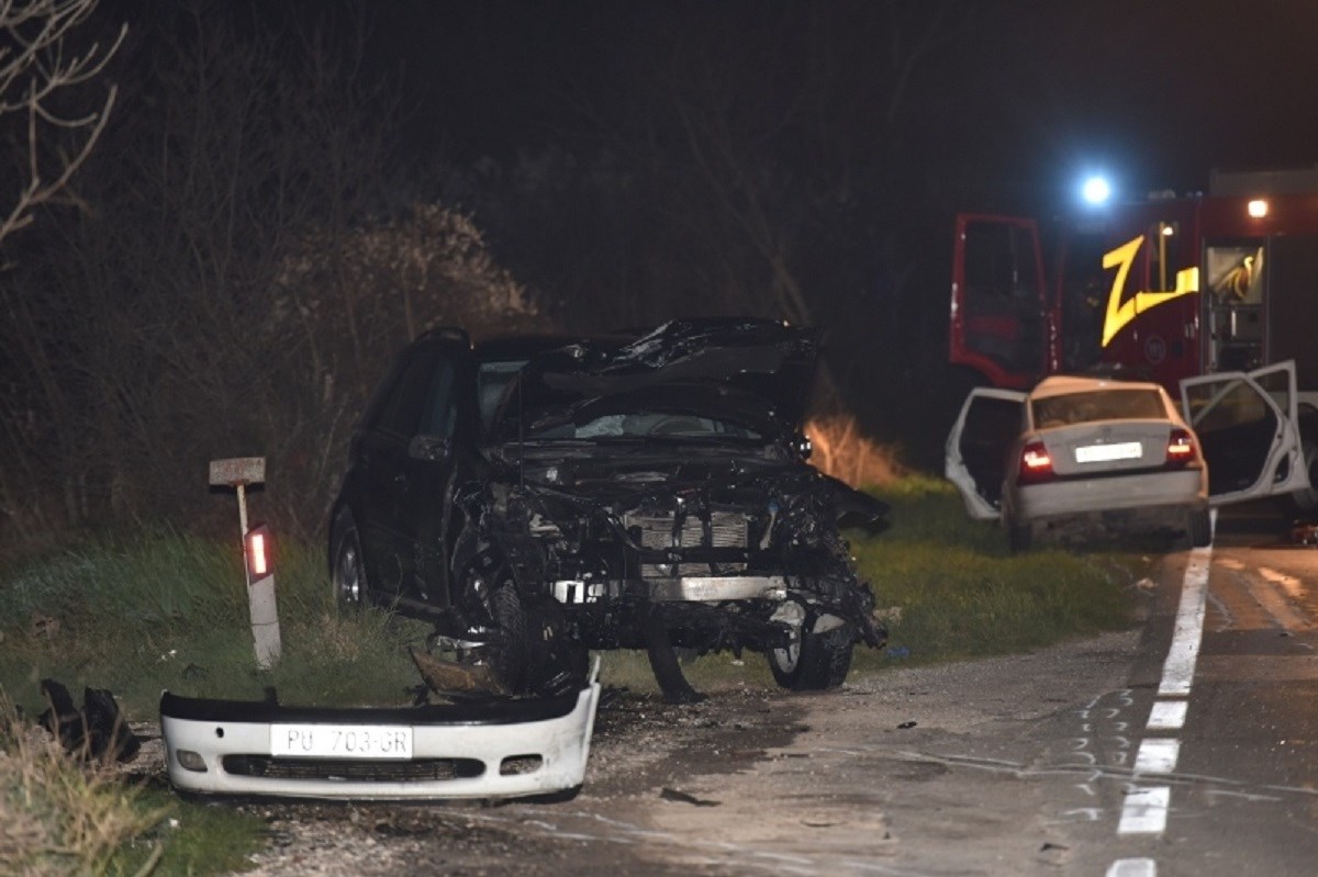 Teška nesreća kod Pule, u sudaru poginuo mladić, teško ozlijeđene tri djevojke