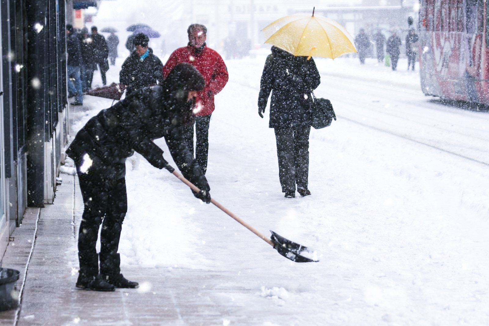 PRIPREMITE LOPATE Stiže najsnježniji tjedan ove zime, u Zagrebu će pasti do 40 cm snijega, u Lici i do metar