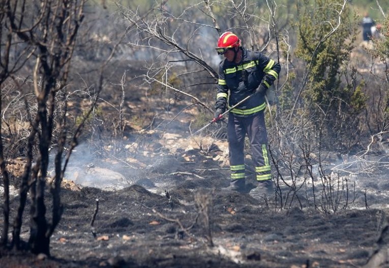 Novi požar između Mravinaca i Dračevca, dvojica vatrogasaca u bolnici