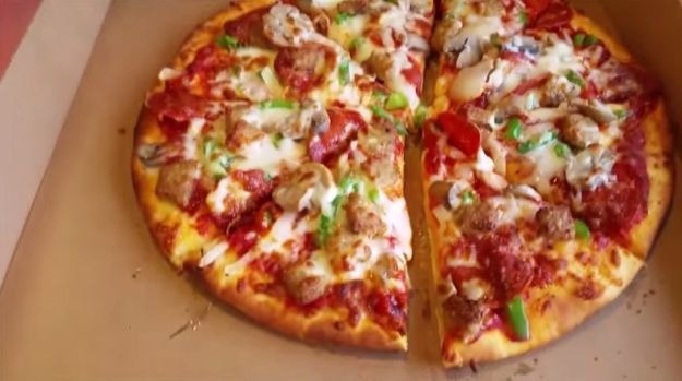 McDonalds počinje peći pizze