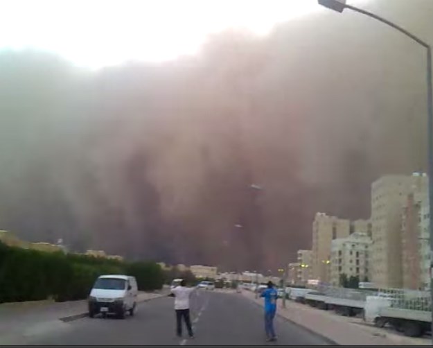 Pješčana oluja zatvorila Sueski kanal i blokirala zračni promet u Izraelu