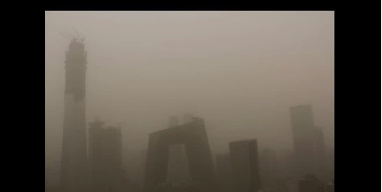 VIDEO Cijeli Peking i sjever Kine obavio gusti dim