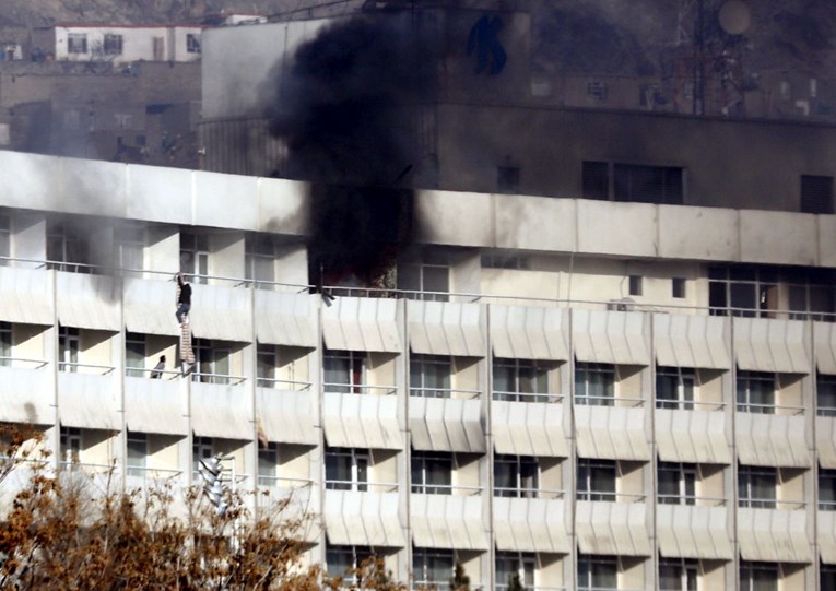 Detalji napada na hotel u Kabulu: Borba po hodnicima trajala je cijelu noć, ljudi su bježali pomoću plahta