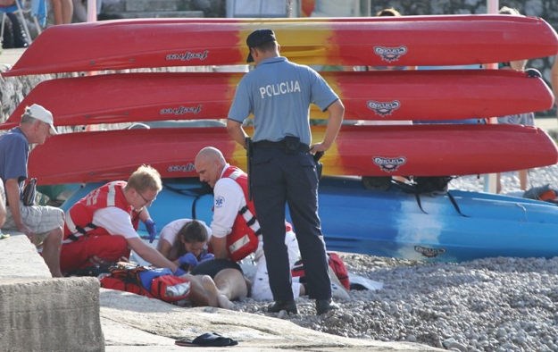 Kupaču pozlilo pri izlasku iz mora, umro na plaži u Dubrovniku