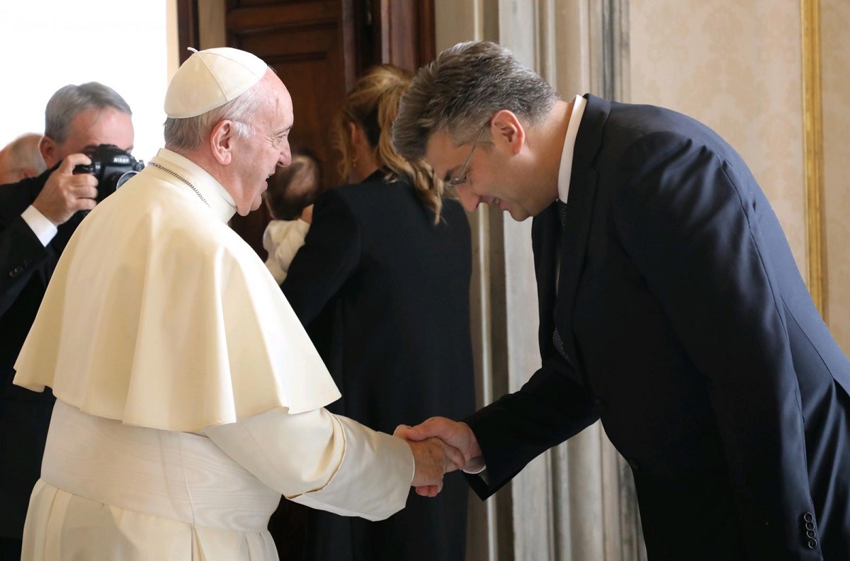 Je li Plenković biskup ili premijer?