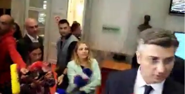 VIDEO Pogledajte kako je Plenković pobjegao od novinara u Saboru