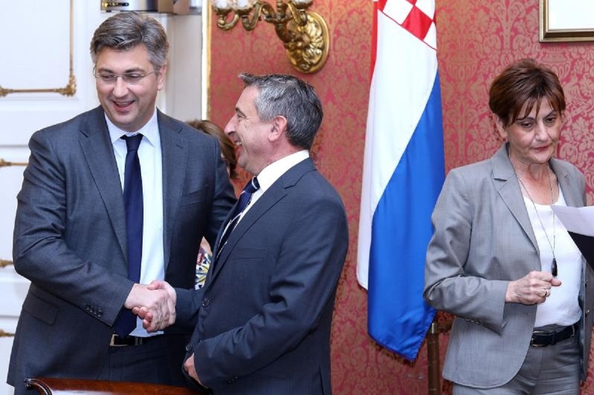 Prva sjednica vlade u novom sastavu, Plenković od Divjak zatražio da radi "intenzivno" kao Barišić