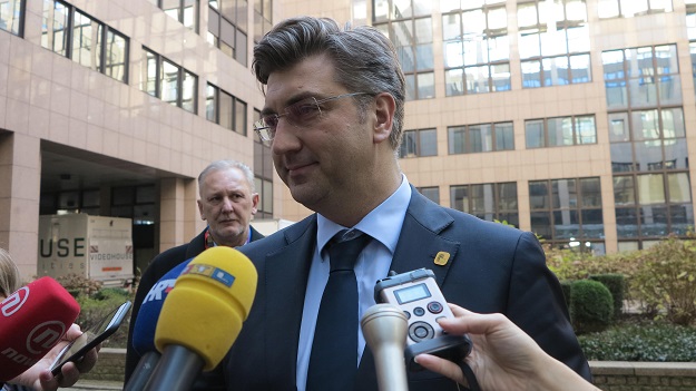 Plenković tvrdi da će se vlada četiri godine baviti pitanjima iz ratnih vremena