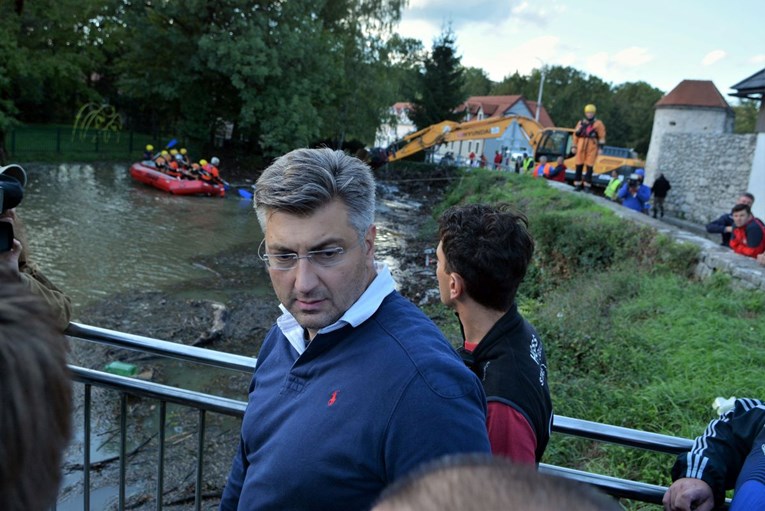 Plenković obišao Ogulin, kaže da zna koje je rješenje za česte poplave