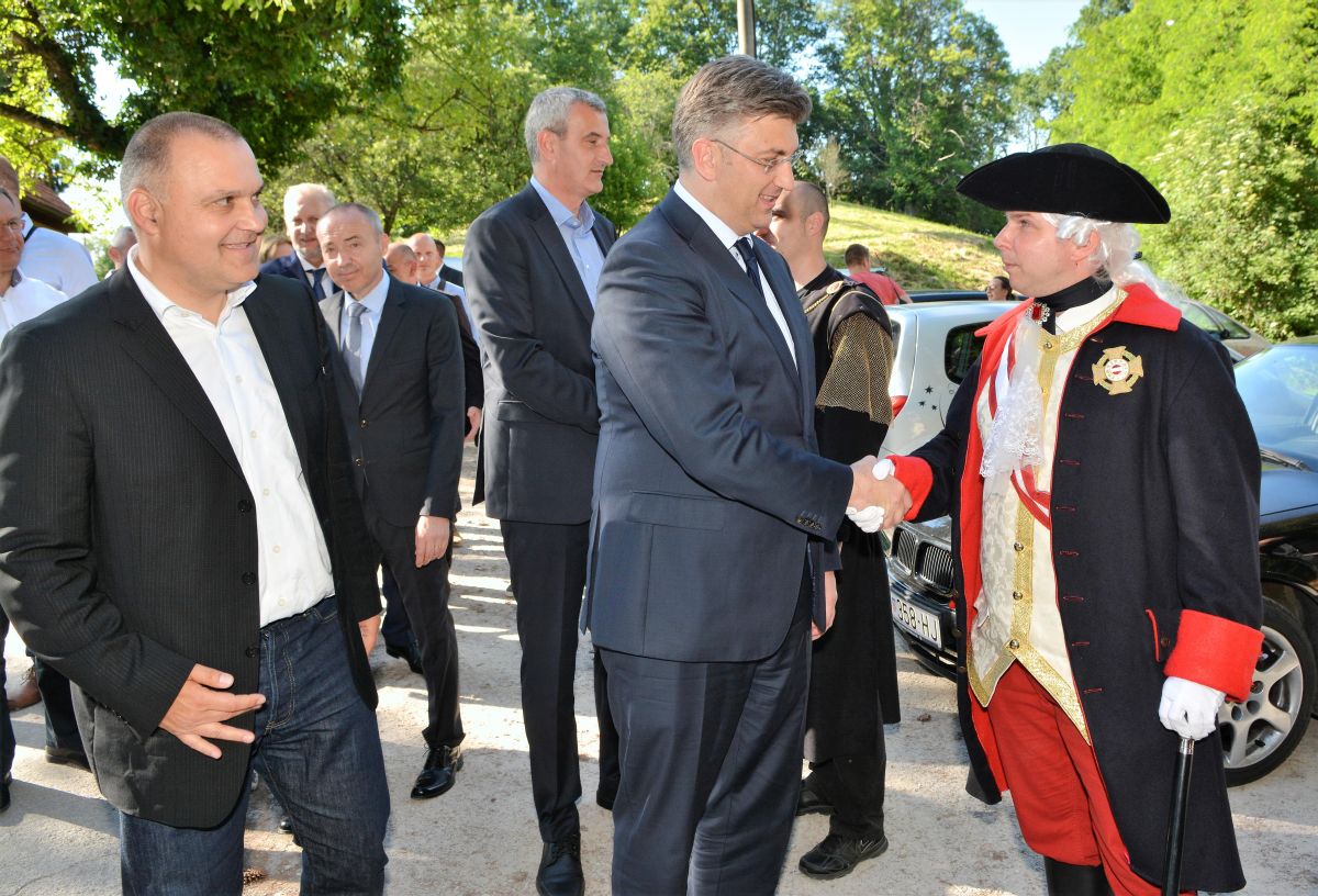 Plenković čestitao rođendan Oružanim snagama, evo što im je poručio