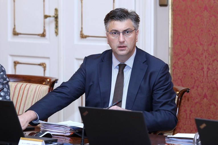Plenković na sjednici vlade nije ni spomenuo aferu koja mu trese fotelju