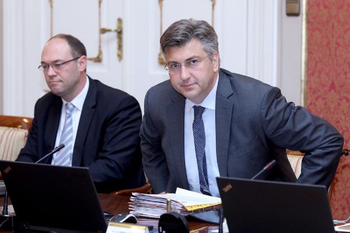 VLADA Samo par dana prije izbora dižu rodiljne naknade