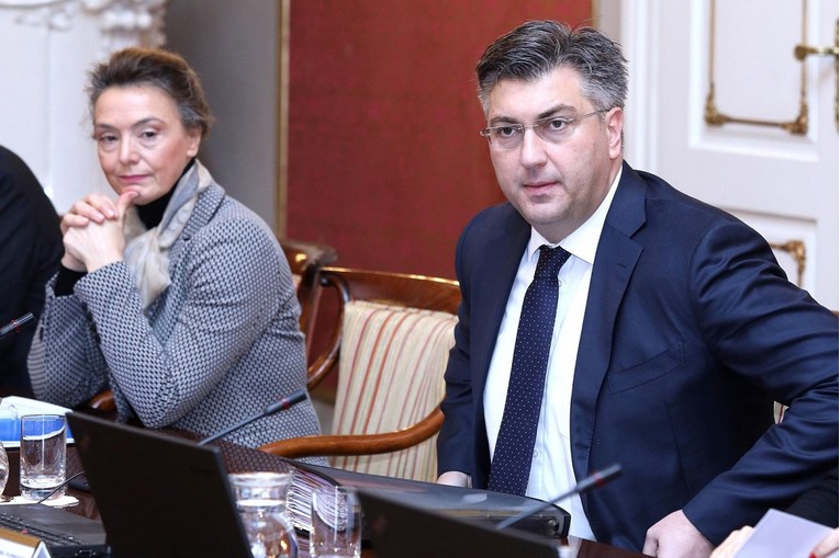 Plenković ukida zabranu rada PR-ovcima koju je uveo Milanović
