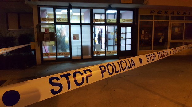 VIDEO, FOTO Naoružani razbojnik iz pošte u Novom Zagrebu ukrao 60-ak tisuća kuna