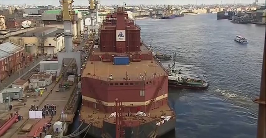 Rusija kaže da je njena morska nuklearka sigurna. Kritičari je zovu "plutajući Černobil"
