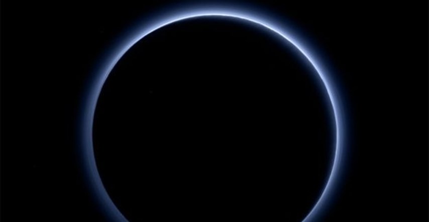 Prve fotografije u boji: Pluton ima plavo nebo i zaleđenu vodu