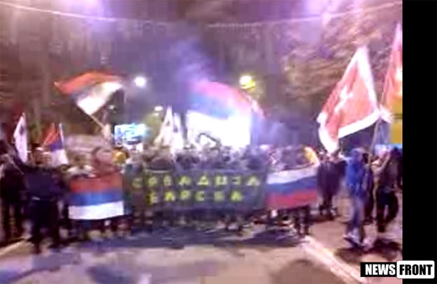 U Podgorici prosvjedi protiv ulaska Crne Gore u NATO; Pjevale se četničke pjesme i vikalo "Putine, Srbine"