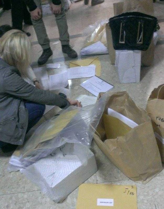 Fotografije otkrivaju "živi kaos" prilikom predaje izbornih materijala u zagrebačkom poglavarstvu