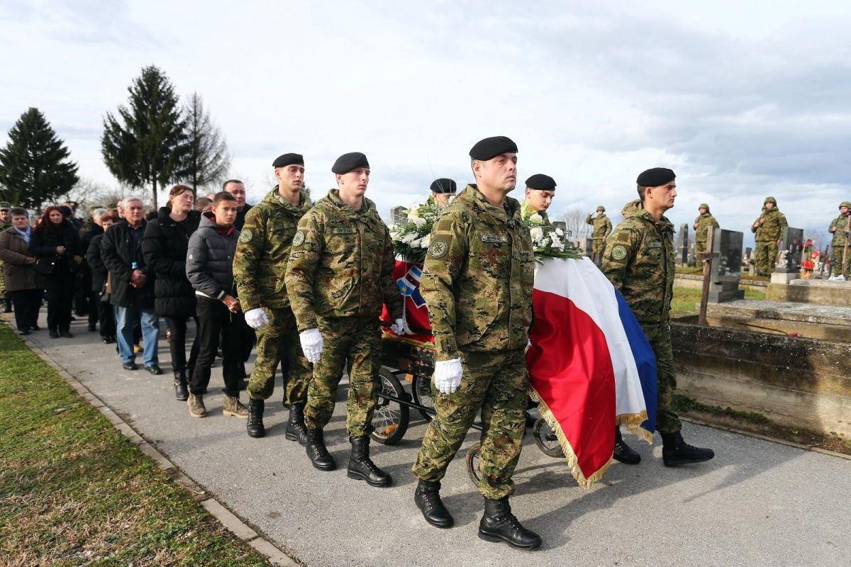 Pokopan vojnik koji je umro u Litvi