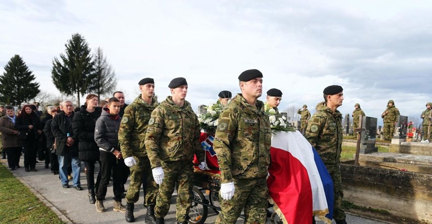 Pokopan vojnik koji je umro u Litvi