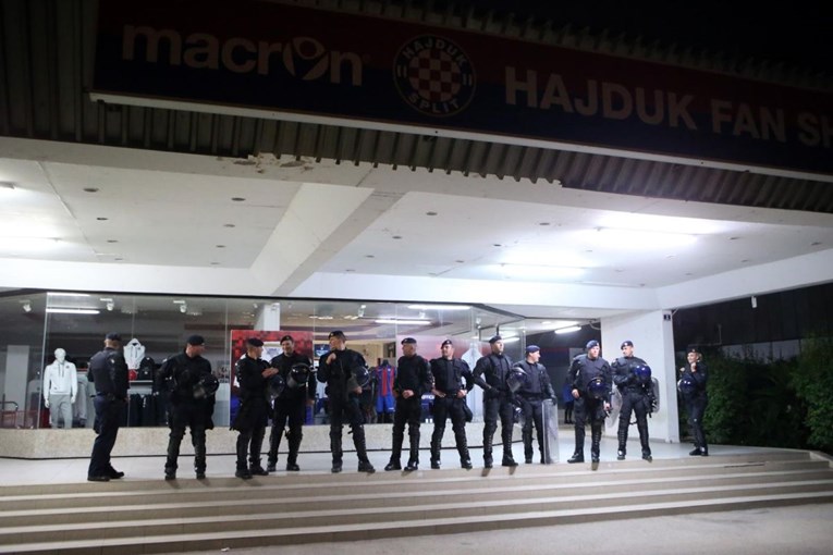 Igrači Hajduka uz policijsku pratnju napustili Poljud