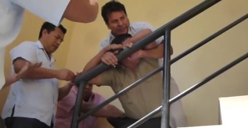 VIDEO Korumpirani policajac uhvaćen na djelu: Kolege zapanjene onim što je potom napravio