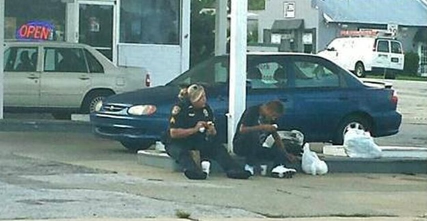 Policajka s beskućnikom podijelila doručak i dirnula milijune
