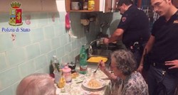 Heroji dana: Policajci skuhali večeru uplakanim starčićima pa postali svjetski hit