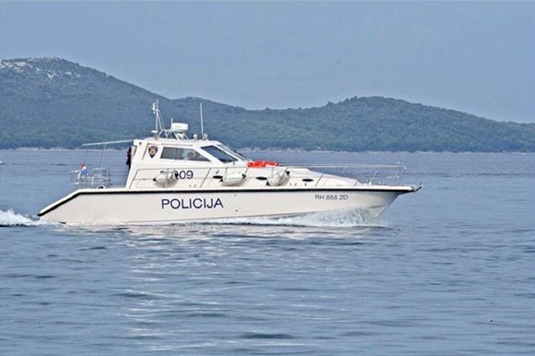 VELIKE AKCIJE DILJEM OBALE U Istri spasili ženu koja je na brodu dobila infarkt, kod Pule nestao muškarac