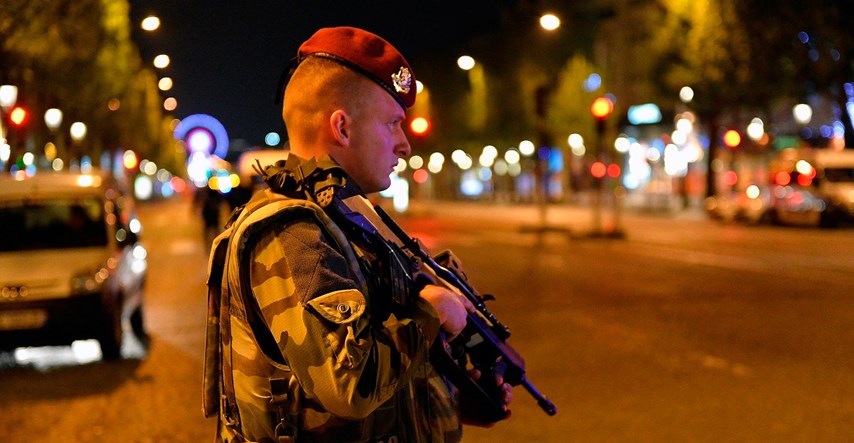 Uhićen muškarac koji se automobilom pokušao zabiti u okupljene ispred džamije u Parizu