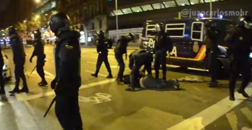Španjolka kažnjena s 800 eura zbog objave slike policijskog auta na parkingu za invalide