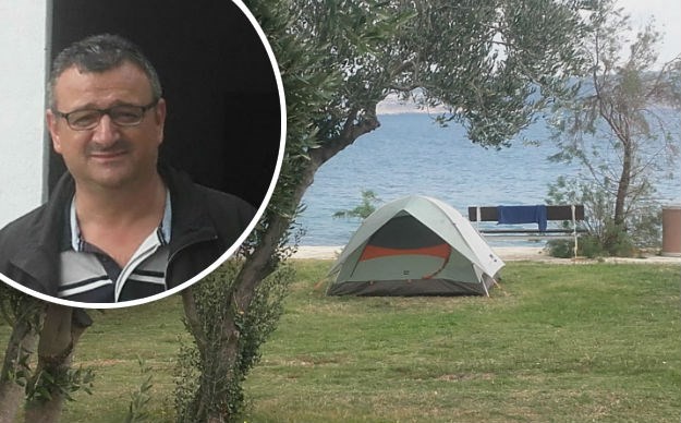 FOTO Upoznajte svećenika koji uz crkvu vodi uspješan (i legalan) biznis s turistima