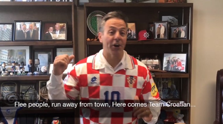 URNEBESNI VIDEO Američki političar otpjevao "Bježite ljudi, bježite iz grada, stiže ekipa hrvatska" i oduševio