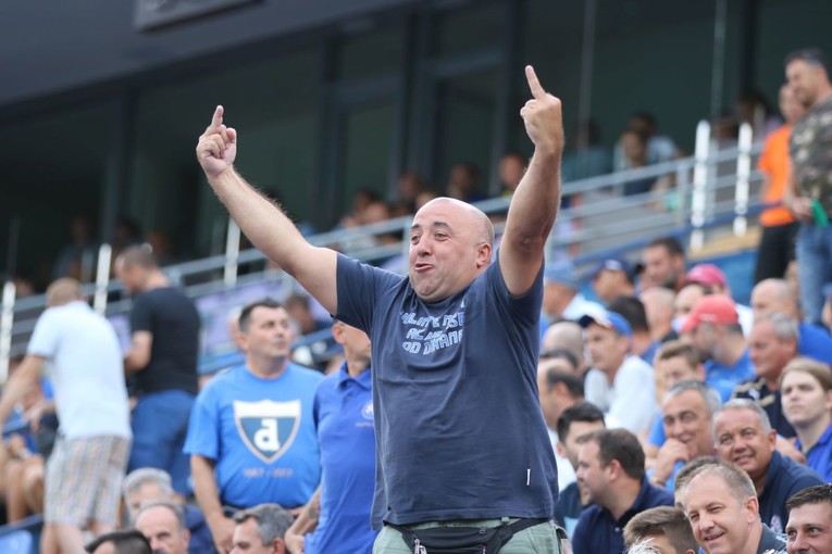 Torcida i Boysi obilježili Oluju i razvalili političare