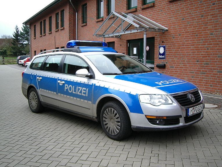 Policajac muslimanske vjeroispovijesti u Njemačkoj odbio pružiti ruku kolegici jer je žena