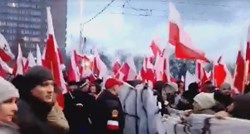 Pogledajte trenutak u kojem je par antifašista stalo pred kolonu ekstremnih desničara u  Varšavi
