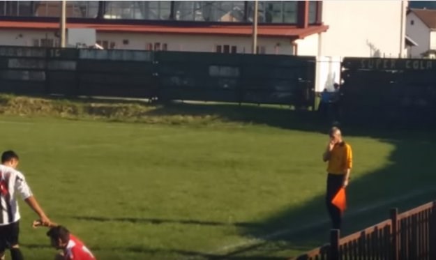 VIDEO Sudac u BiH pušio za vrijeme utakmice