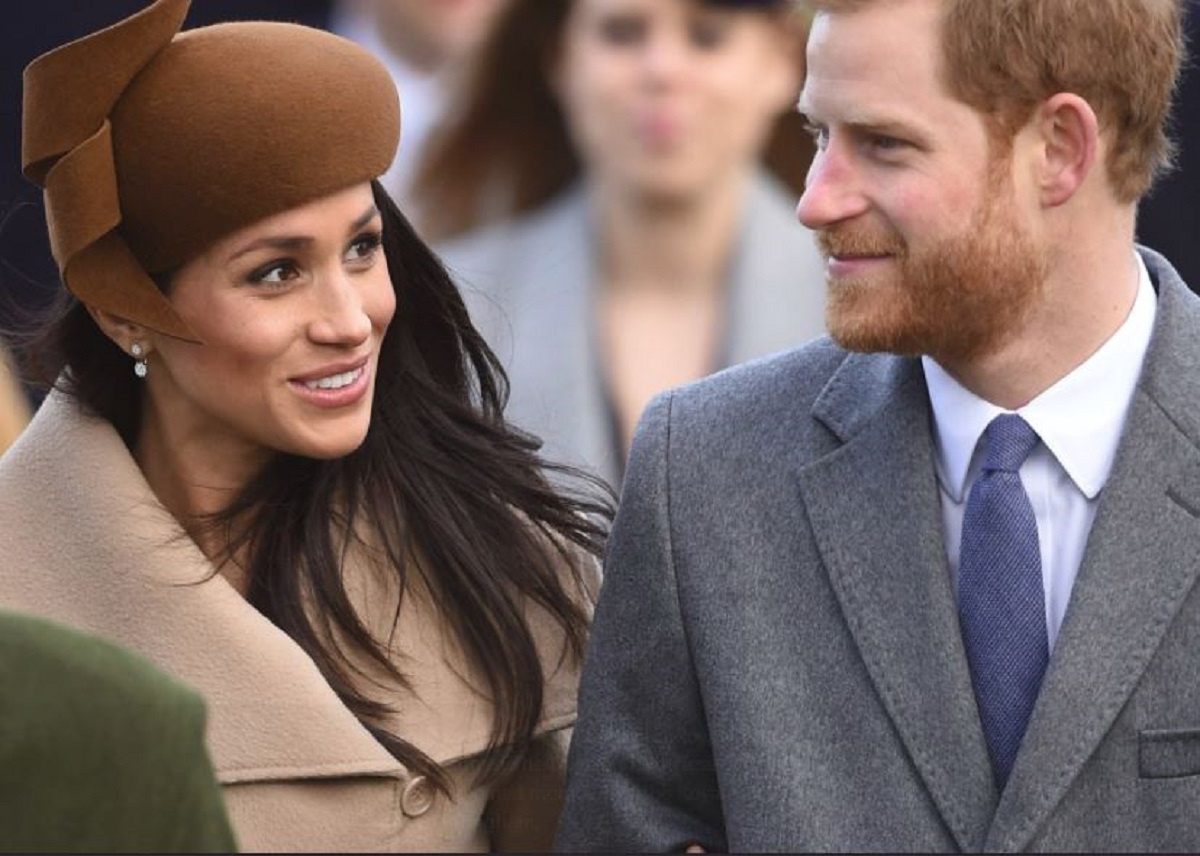 FOTO Britanci sprdaju Meghan Markle: "Zašto nosi poop emoji na glavi?"
