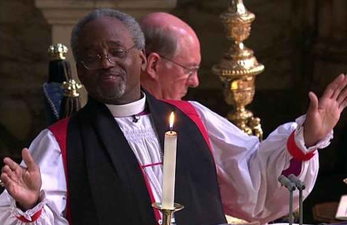 Svećenik dobro nasmijao uzvanike na kraljevskom vjenčanju, čak ni mladenci nisu ostali ozbiljni