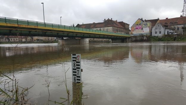 Slavonija godinama poplavljuje, a čelnici Hrvatskih voda i dalje razgovaraju o brani