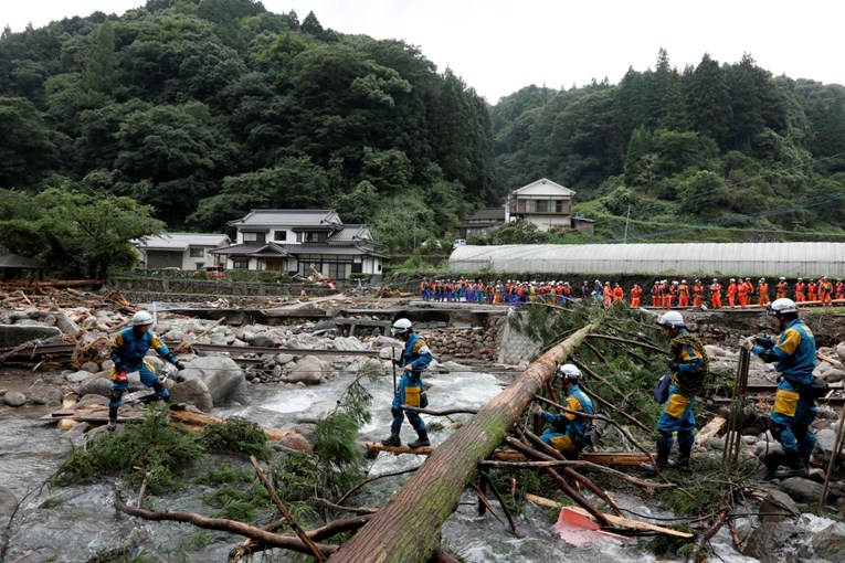 U poplavama u Japanu poginulo 18 ljudi, traje potraga za preživjelima