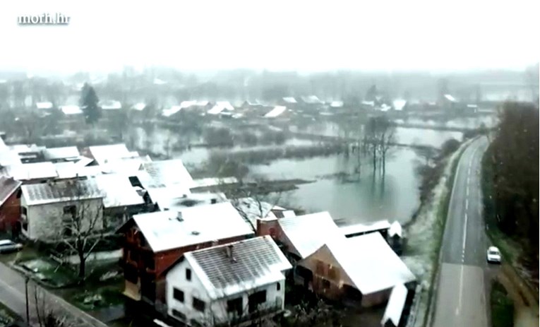 Pogledajte snimke iz zraka: Hrvatska vojska se bori protiv poplava