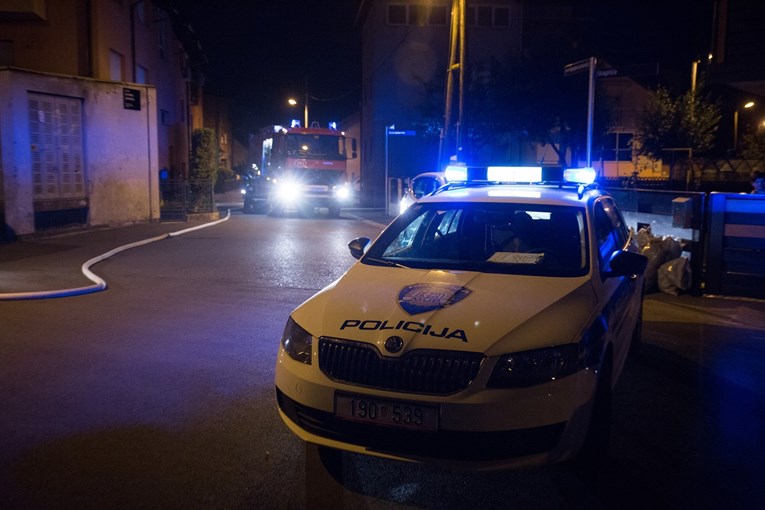 Izbio požar u zagrebačkoj Dubravi, jedna osoba završila u bolnici zbog udisanja dima