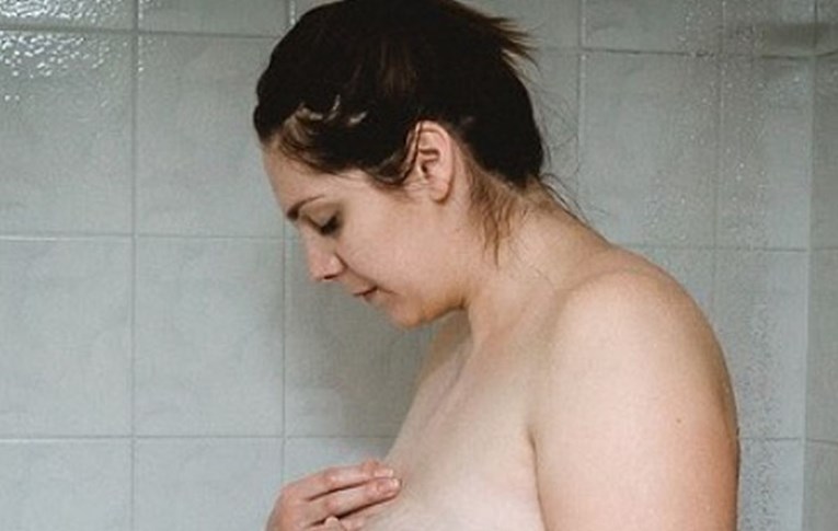 Ova fotografija otkriva što se događa s trudničkim trbuhom nakon što žena rodi